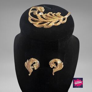 RARE Avon 1990 Precious Plume Jewelry Set Brooch/Earrings - Art Deco - NIB